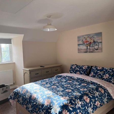 Centrally Located Lincolnshire Home With Free Parking On Premises Buitenkant foto