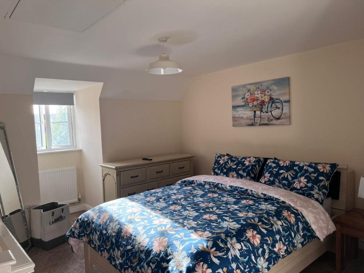 Centrally Located Lincolnshire Home With Free Parking On Premises Buitenkant foto